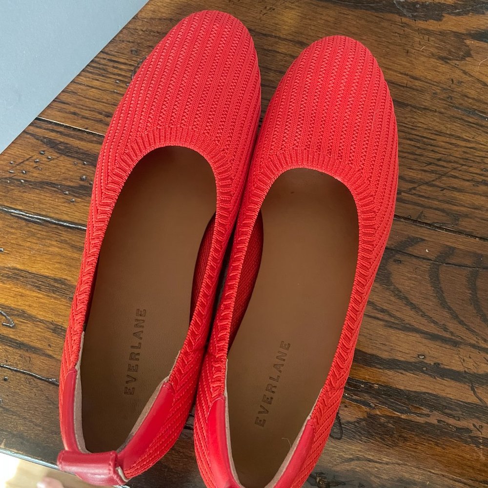 Red Everlane ReKnit flats, size 8